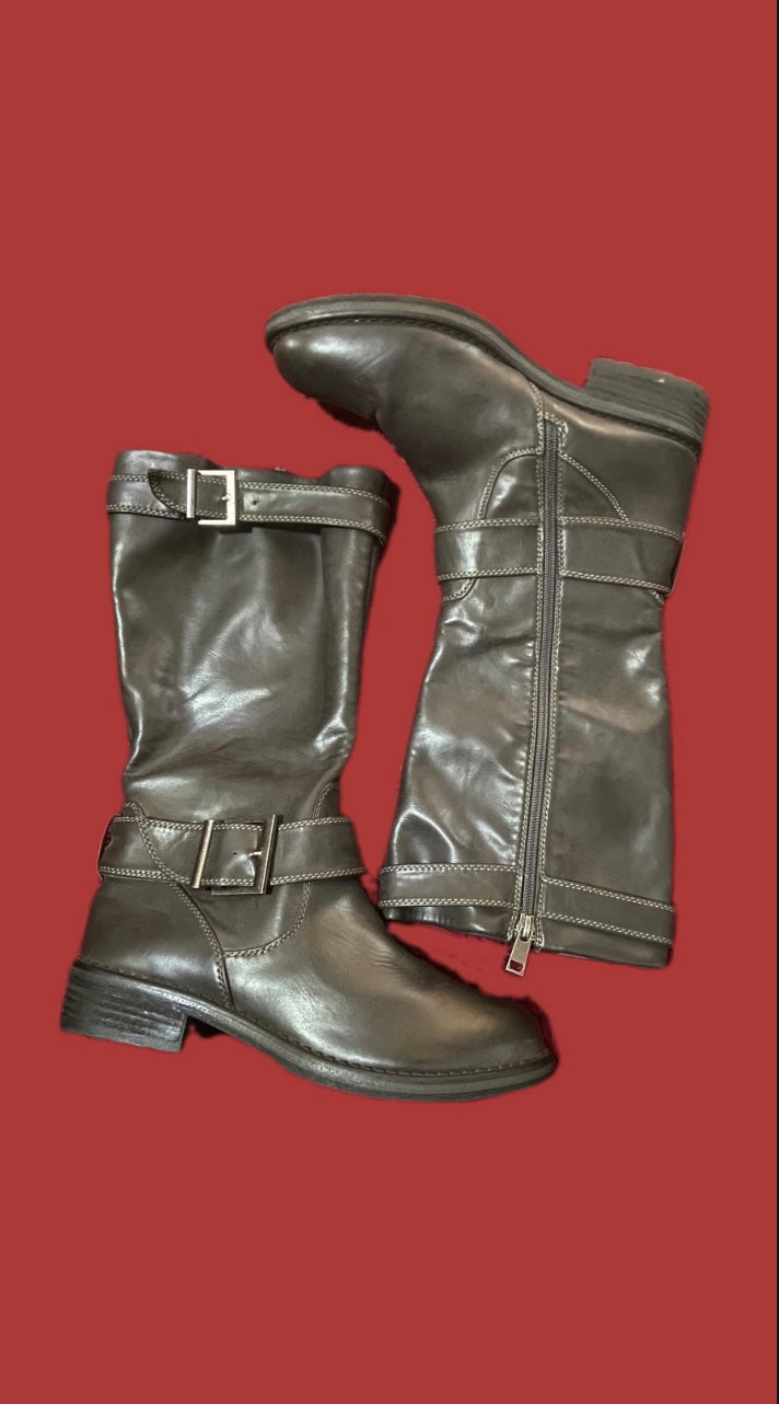 GRAY CHELSEA BOOTS