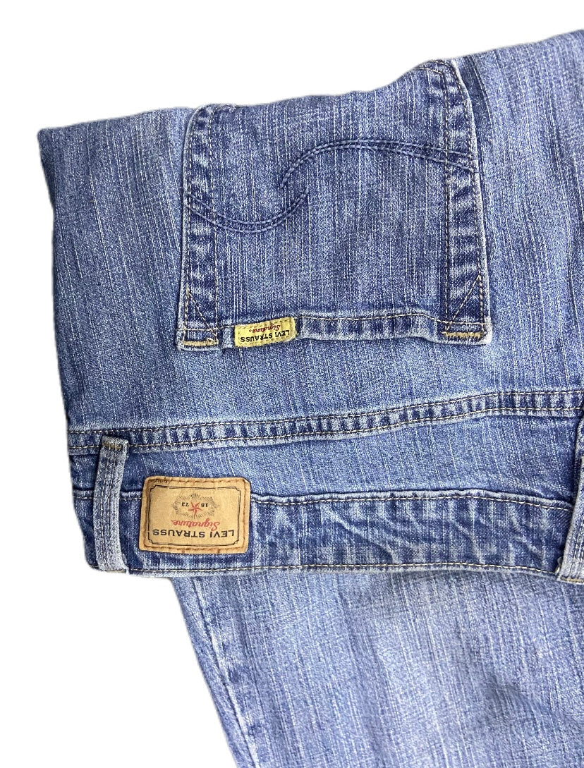LEVIS STRAUSS LOW RISE BOOT CUT JEANS